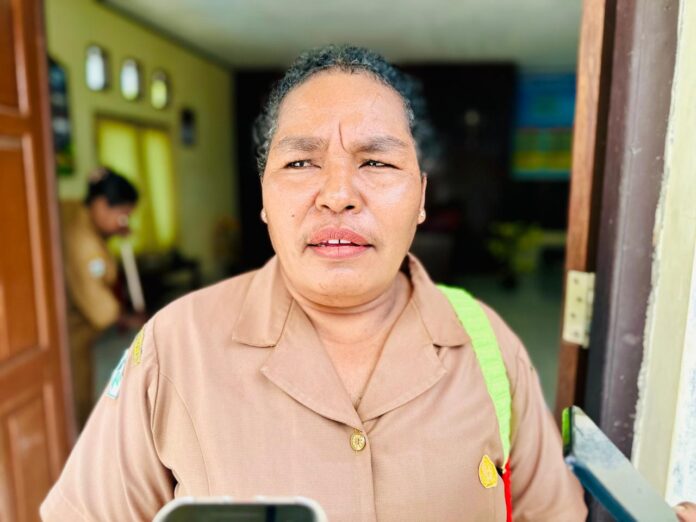 Kepala Puskesmas Pasir Putih, Anna Erlina Padwa, S.Kep., Ners