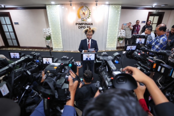 Senator Filep Wamafma Minta Pemerintah Transparan Soal PI 10 Persen LNG Tangguh Papua Barat
